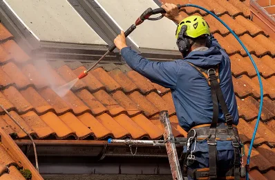 Démoussage et hydrofuge de toiture à Erbray